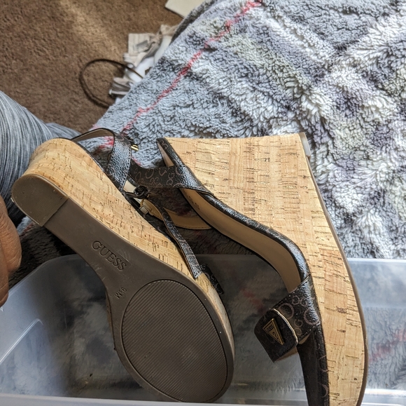 High heel wedge sandal by Guess - Picture 4 of 5